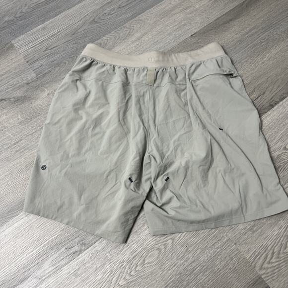 Lululemon License to Train Short 7” Linerless Size Large Vapor Light Gray - Picture 3 of 7